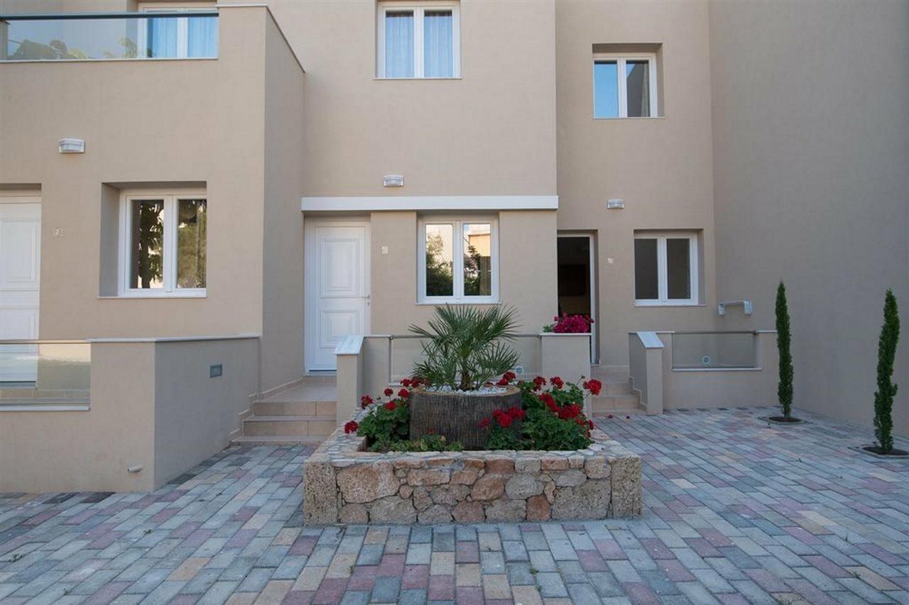 Blue Sky Apartments Малія Екстер'єр фото